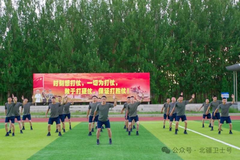 秦盼盼：“講科學(xué)”的軍體教員。（2）