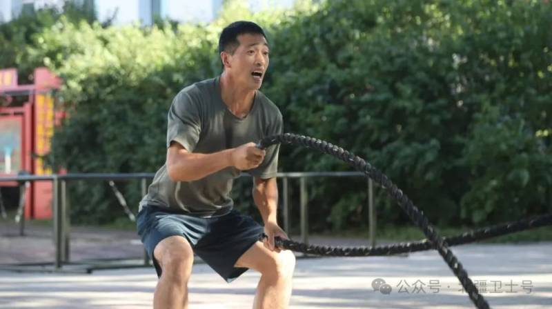 秦盼盼：“講科學(xué)”的軍體教員。