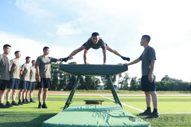 秦盼盼：“講科學(xué)”的軍體教員。（4）