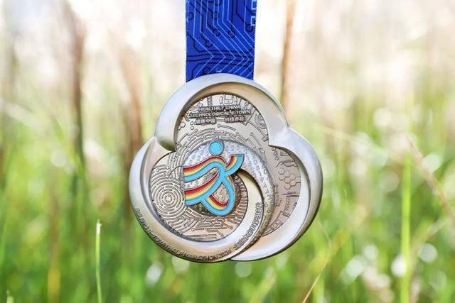 2024北京亦莊半程馬拉松獎牌參賽服圖片公布（3）