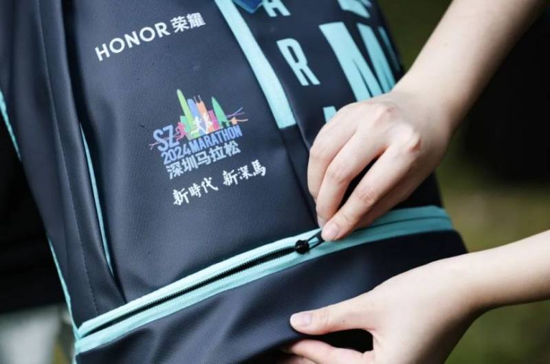 2024深圳馬拉松參賽包實拍圖(5) 2024深圳馬拉松參賽包實拍圖(5)