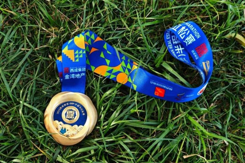 2025西咸半馬賽事物資公布（獎(jiǎng)牌+參賽服+完賽包）（2）